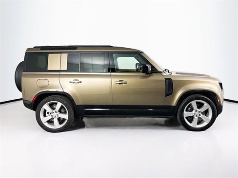 Used 2025 Land Rover Defender 110 X-Dynamic SE image 4