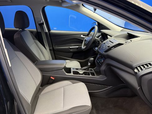 Used 2017 Ford Escape SE image 24