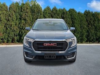 Used 2024 GMC Terrain SLE video 2