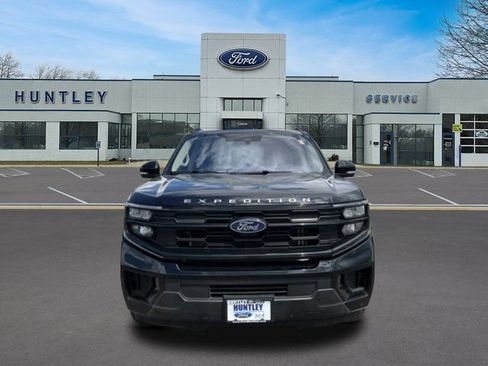 Used 2025 Ford Expedition Active AWD/4WD image 2