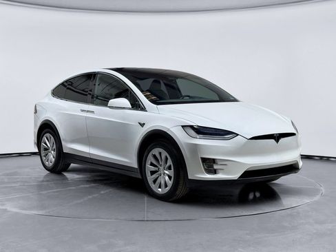 Used 2020 Tesla Model X Long Range image 4