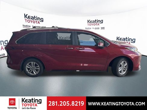Used 2023 Toyota Sienna Limited image 2