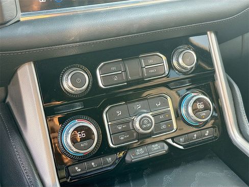 Used 2021 GMC Yukon XL Denali w/ Denali Premium Package image 15