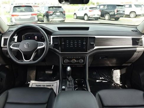 Used 2023 Volkswagen Atlas SE w/ Panoramic Sunroof Package image 7