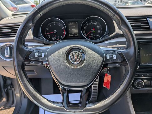 Used 2018 Volkswagen Passat 2.0T R-Line FWD image 40