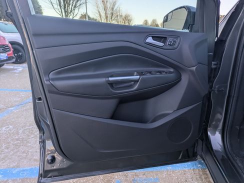 Used 2018 Ford Escape Titanium image 11