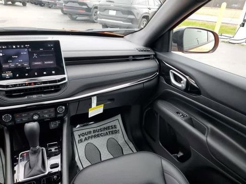 New 2026 Jeep Compass Limited AWD/4WD image 17