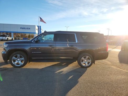 Used 2018 Chevrolet Suburban LT w/ Luxury Package image 4