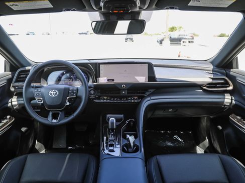 Used 2026 Toyota Crown AWD/4WD image 12
