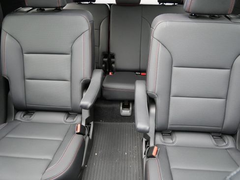 Used 2026 Chevrolet Traverse Z71 w/ Driver Confidence Package AWD/4WD image 13