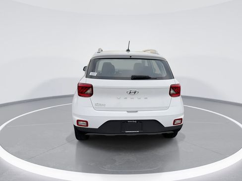 Used 2024 Hyundai Venue SEL FWD image 7