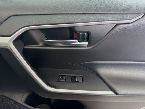 Used 2022 Toyota RAV4 XLE image 31