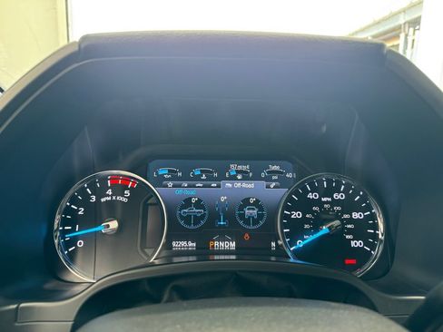 Used 2021 Ford F250 Platinum w/ FX4 Off-Road Package AWD/4WD image 26
