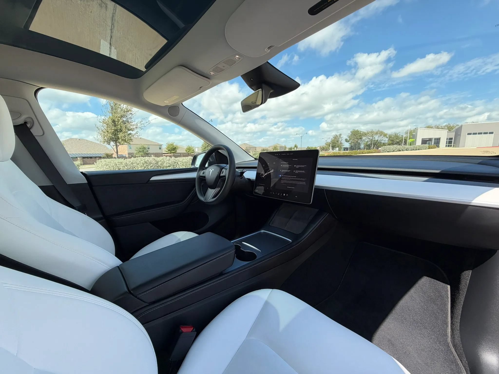 Used 2024 Tesla Model Y Long Range AWD/4WD image 13