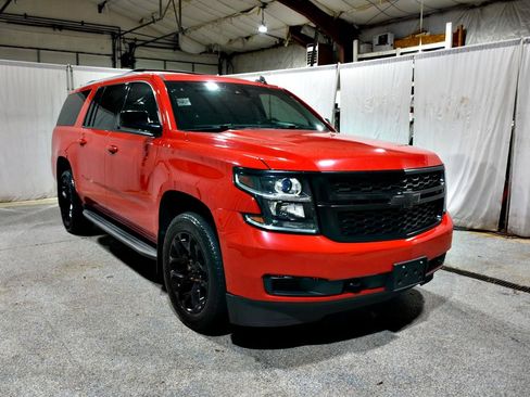 Used 2016 Chevrolet Suburban LT RWD image 3