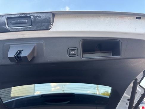 Used 2023 GMC Terrain SLE w/ Driver Convenience Package image 35