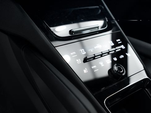 Certified 2026 Porsche Cayenne AWD/4WD image 14