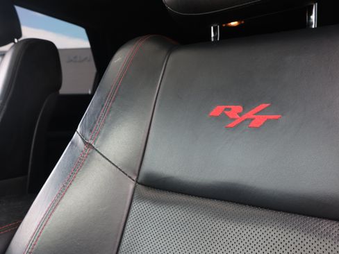 Used 2018 Dodge Durango R/T w/ Technology Group AWD/4WD image 17