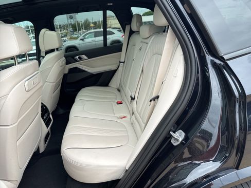 Used 2025 BMW X5 xDrive40i w/ M Sport Package image 11