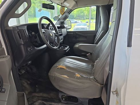Used 2018 Chevrolet Express 2500 LS w/ Driver Convenience Package RWD image 13