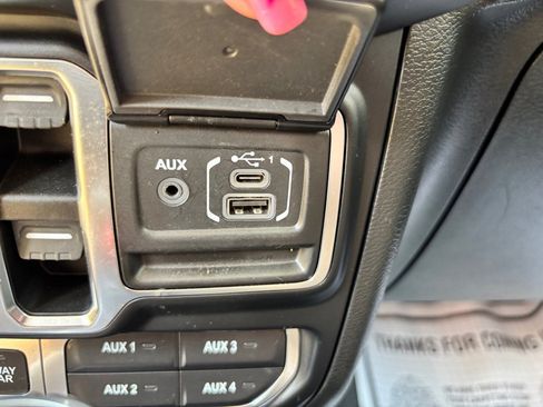 Used 2020 Jeep Wrangler Unlimited Rubicon w/ Cold Weather Group AWD/4WD image 27