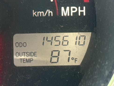 Used 2007 Pontiac Vibe w/ Preferred Package FWD image 22