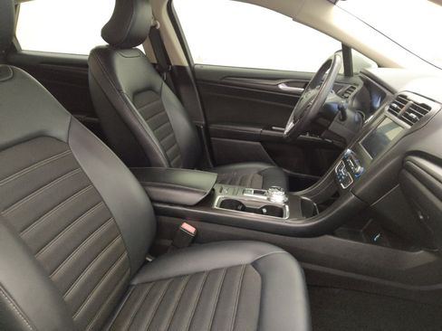 Used 2018 Ford Fusion SE w/ Equipment Group 201A image 19