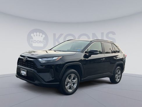 Used 2025 Toyota RAV4 XLE AWD/4WD image 1