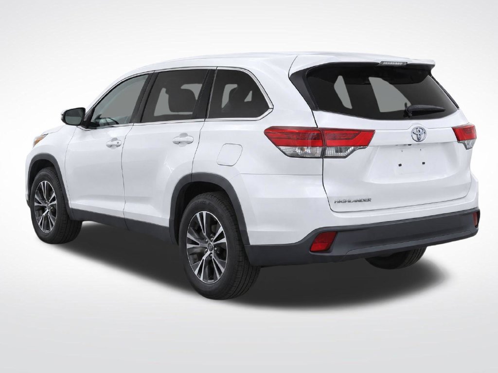 Used 2019 Toyota Highlander LE FWD image 4