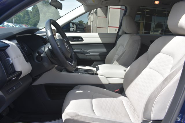 Used 2024 Nissan Pathfinder SV AWD/4WD image 14