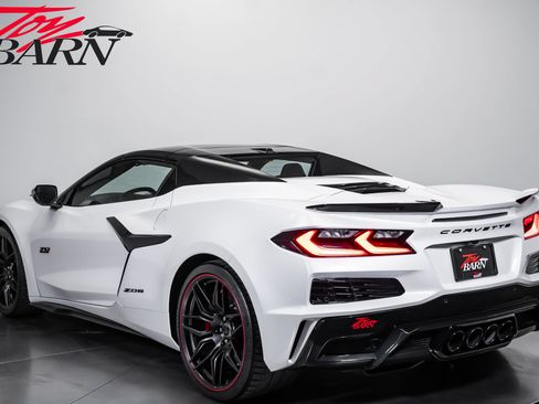 Used 2023 Chevrolet Corvette Z06 RWD image 11
