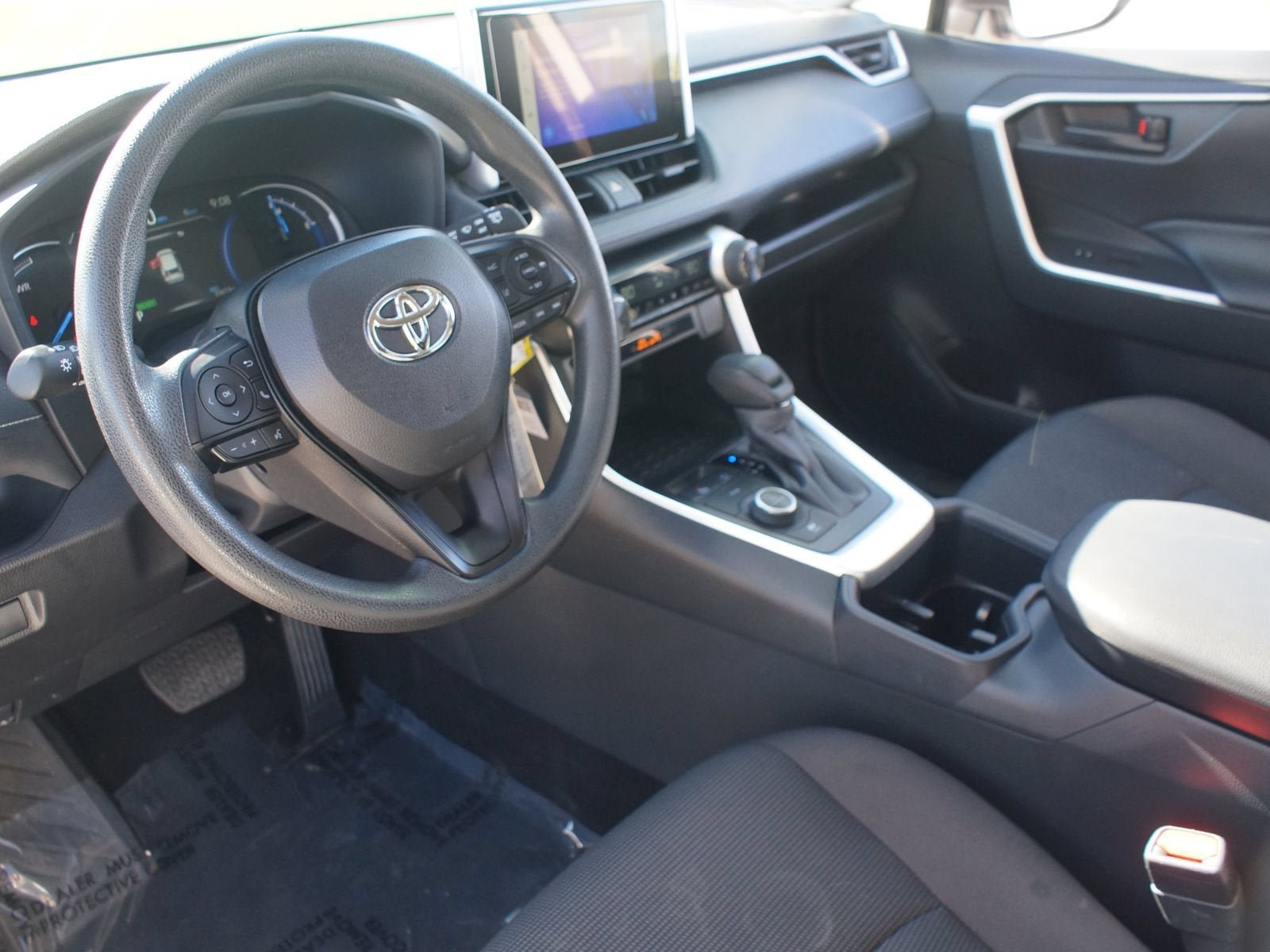 Used 2025 Toyota RAV4 LE AWD/4WD image 12