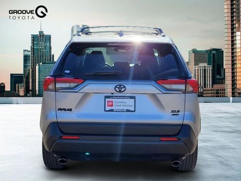 Used 2019 Toyota RAV4 XLE Premium image 5