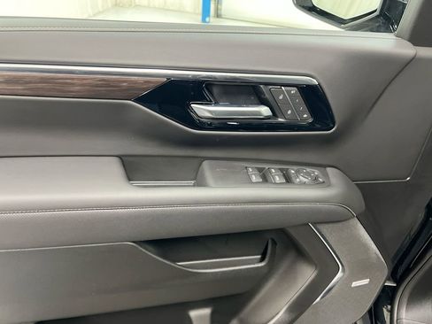 New 2026 Chevrolet Suburban Premier AWD/4WD image 22