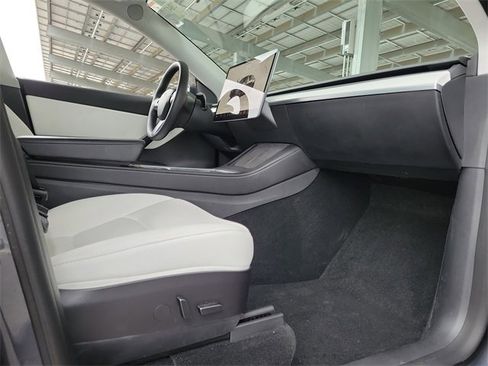 Used 2022 Tesla Model Y Performance image 19