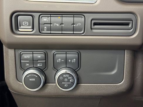 Used 2021 GMC Yukon SLT w/ SLT Premium Package image 34