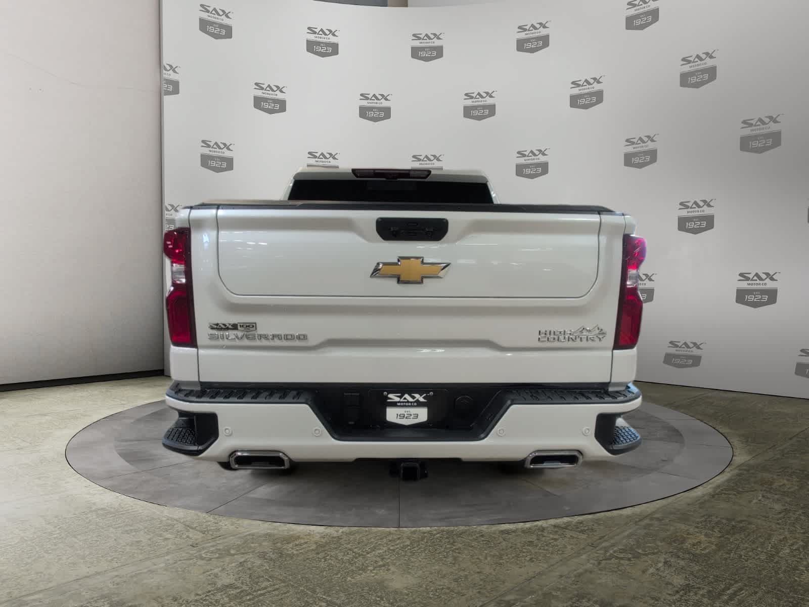 Used 2025 Chevrolet Silverado 1500 High Country w/ Technology Package AWD/4WD image 4