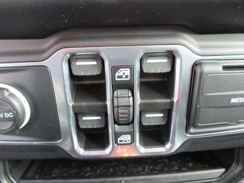 Used 2023 Jeep Wrangler Unlimited Sahara w/ Cold Weather Group image 21