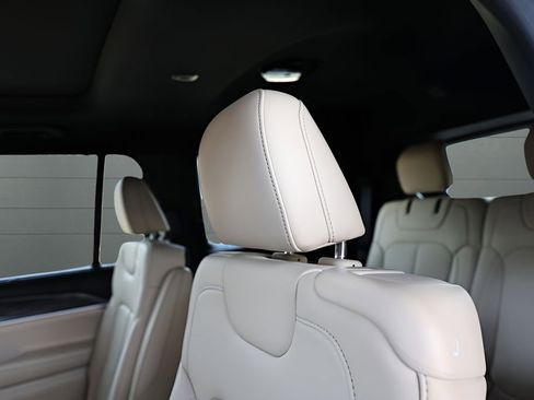 Used 2023 Jeep Grand Cherokee L Limited w/ Luxury Tech Group II image 57