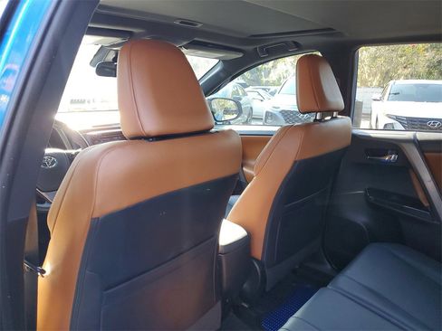 Used 2017 Toyota RAV4 SE image 14