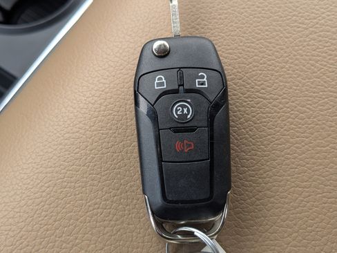 Used 2022 Ford F350 Lariat image 31