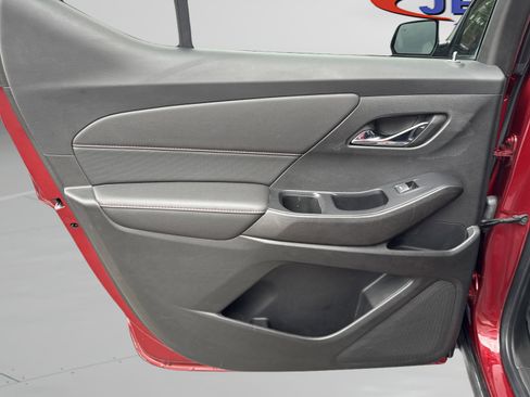 Used 2022 Chevrolet Traverse RS image 9