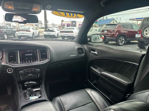 Used 2017 Dodge Charger SXT w/ Plus Group image 21