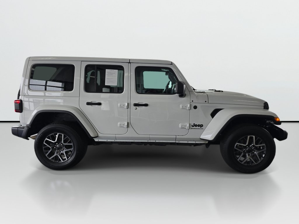 Used 2025 Jeep Wrangler Unlimited Sahara AWD/4WD image 6