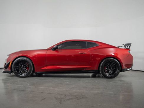 Used 2018 Chevrolet Camaro ZL1 RWD image 16