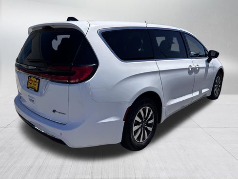 Used 2024 Chrysler Pacifica Limited FWD image 7