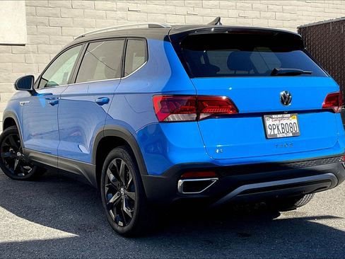 Certified 2024 Volkswagen Taos SE image 10