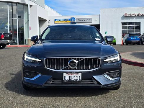 Used 2019 Volvo S60 T5 Inscription FWD image 2