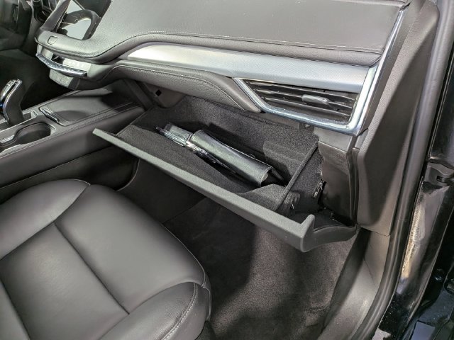 Certified 2023 Cadillac XT4 Premium Luxury w/ Cold Weather Package FWD image 32