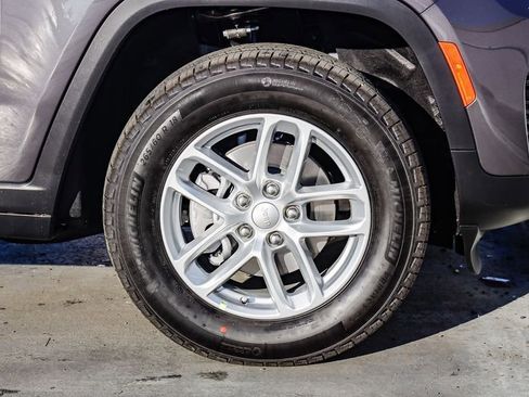 New 2025 Jeep Grand Cherokee Laredo X w/ Luxury Tech Group I image 11